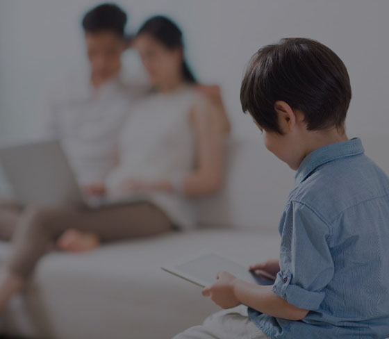 12歲少年玩手機(jī)致頸椎提前衰老三十歲！