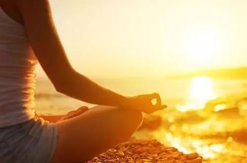 我們?yōu)槭裁匆蜃?？（附打坐要點(diǎn)）